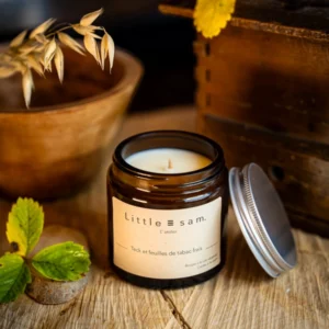 Bougie Teck et feuilles de tabac frais